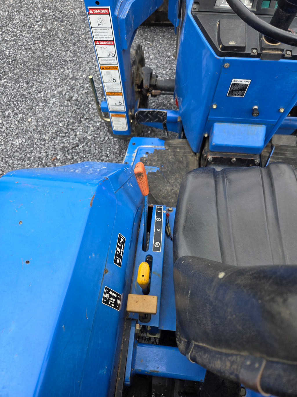 New Holland TC30 tractor w/loader