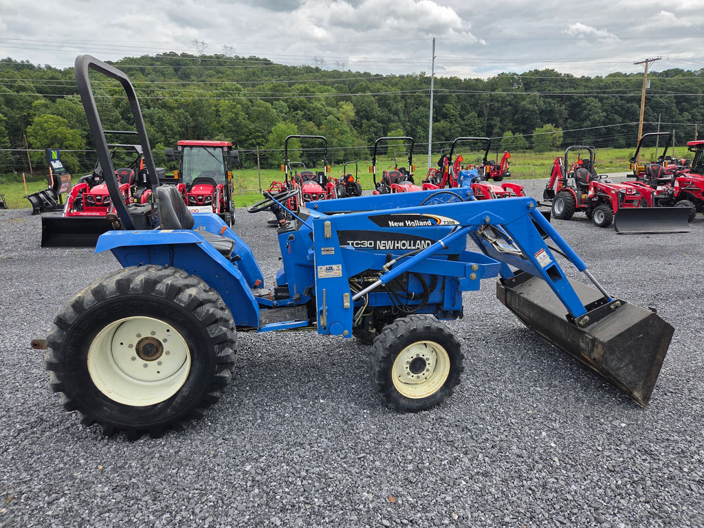 New Holland TC30 tractor w/loader