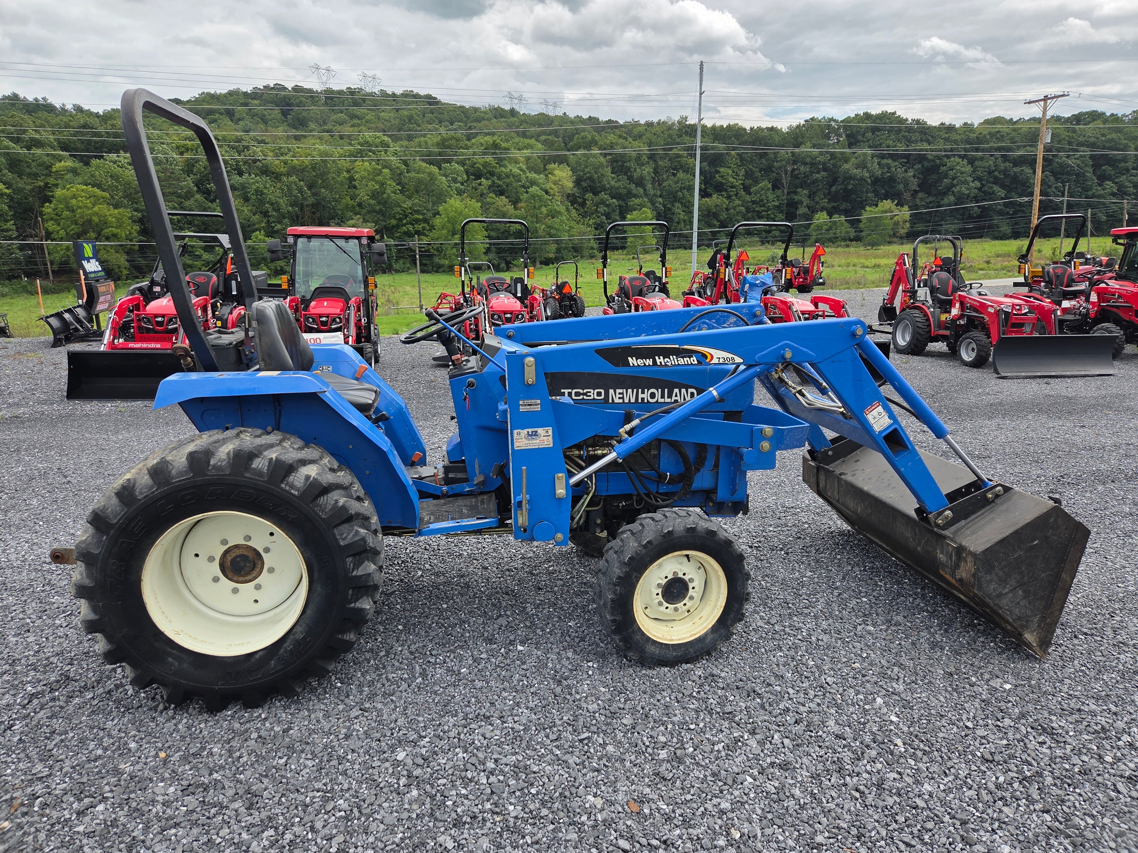 New Holland TC30 tractor w/loader
