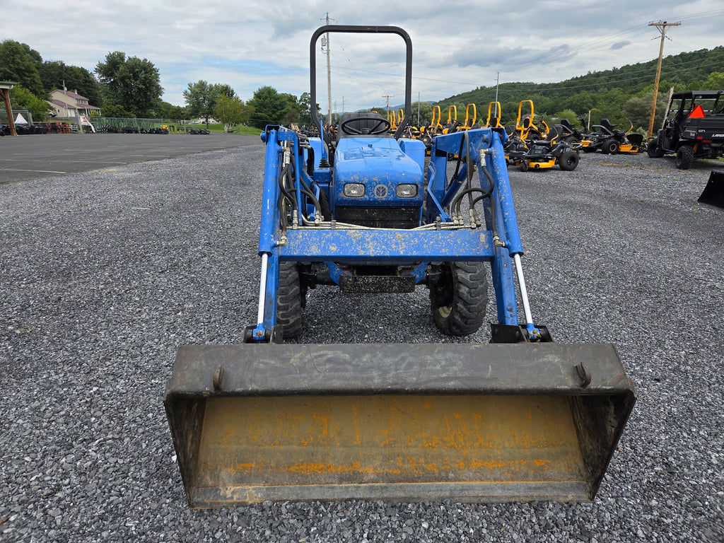 New Holland TC30 tractor w/loader