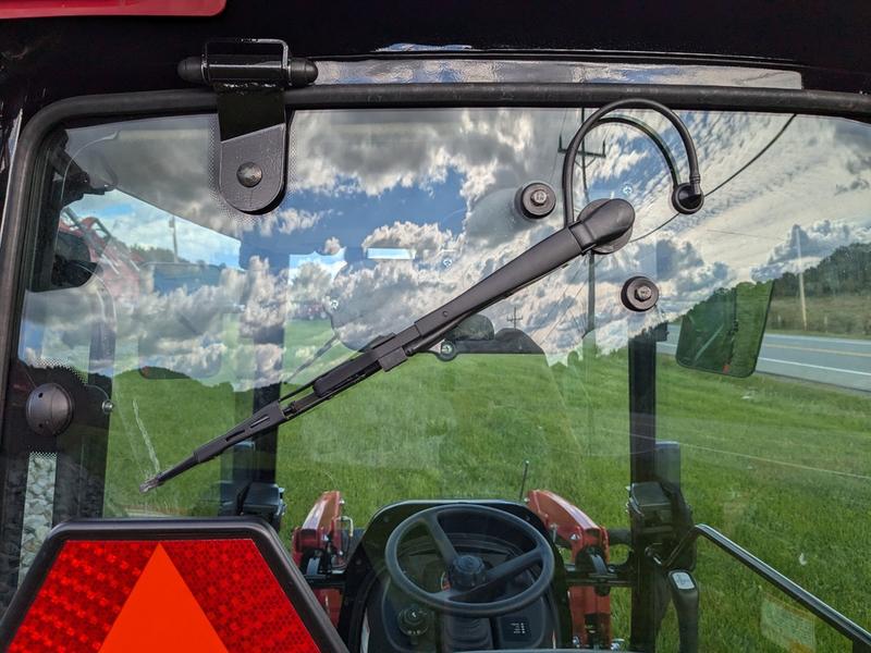 1120 Mahindra Cab HST w/Loader