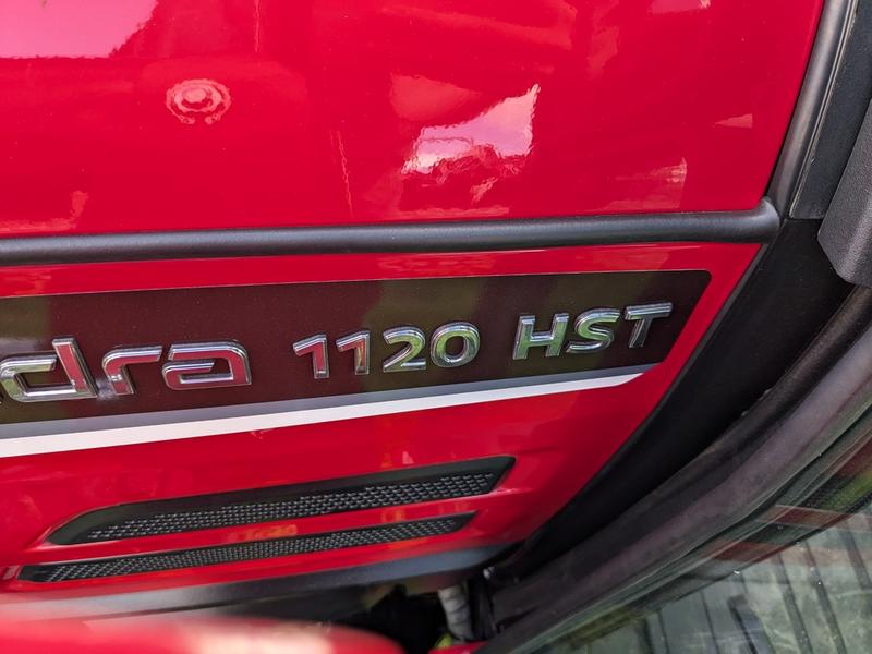 1120 Mahindra Cab HST w/Loader