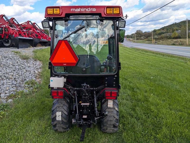 1120 Mahindra Cab HST w/Loader