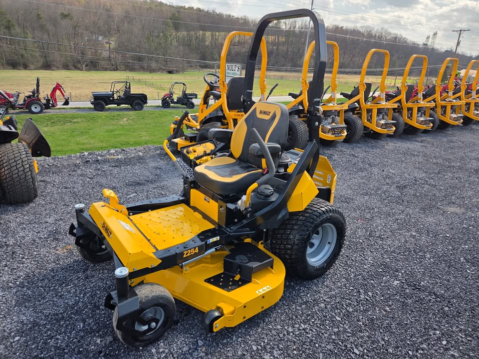 DeWALT Z254 54" Zero Turn 24 HP Kawasaki Engine, Grade Dual ZT-3400