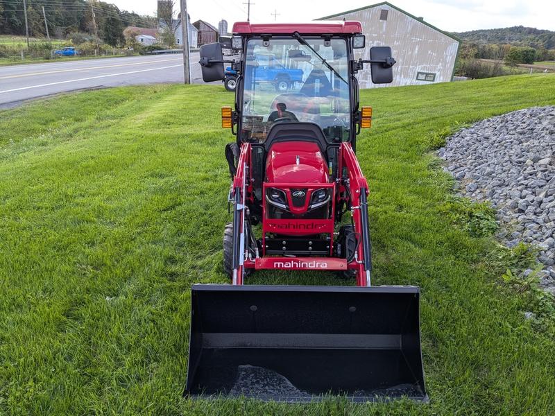1120 Mahindra Cab HST w/Loader