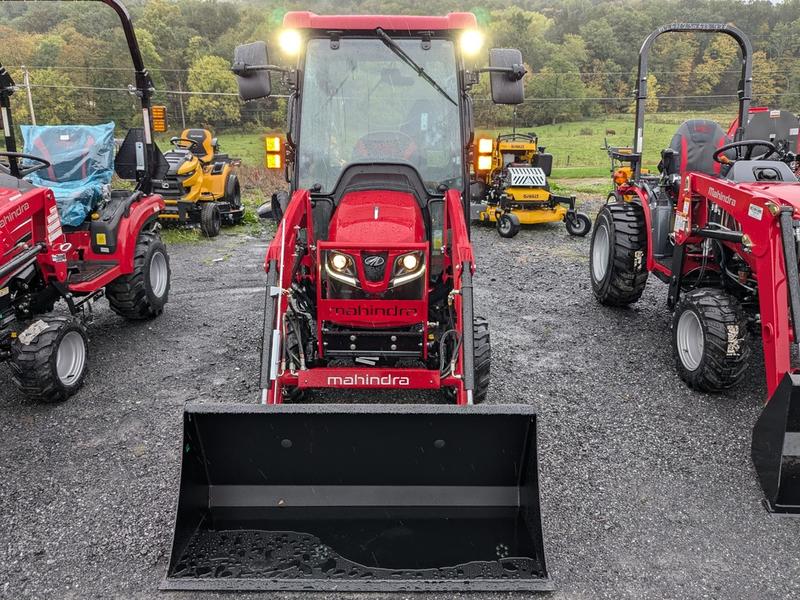 1120 Mahindra Cab HST w/Loader