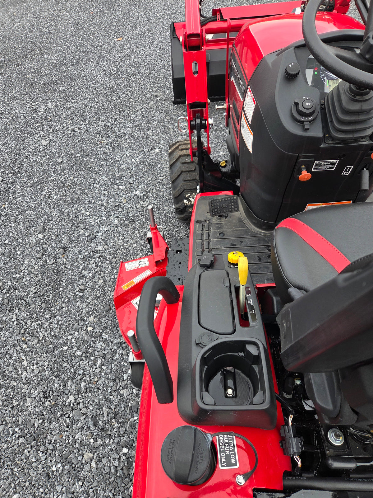 Mahindra 1120 Hst Tractor w/ Loader and 60" Mower