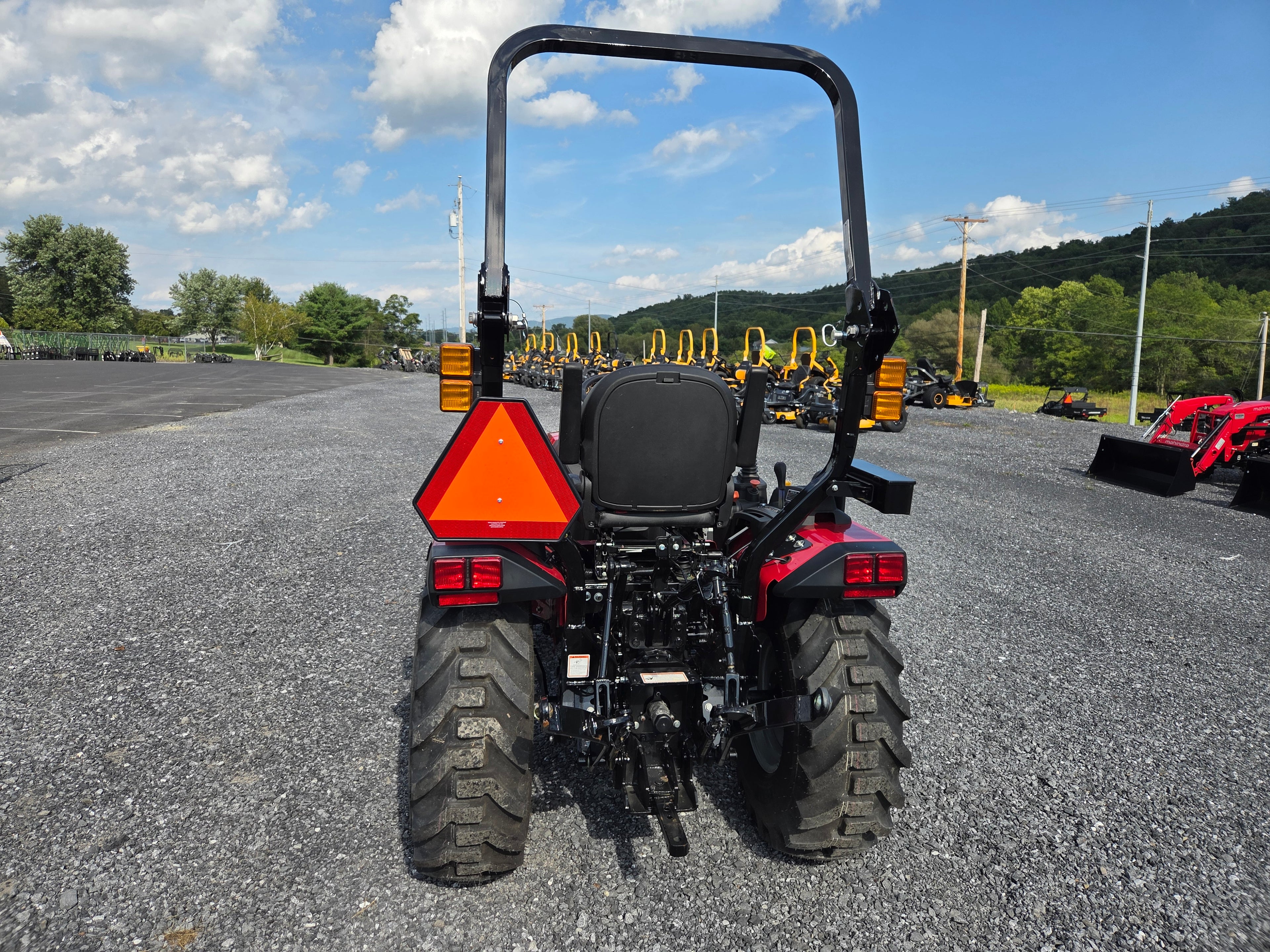 Mahindra 2123 HST Tractor with Loader