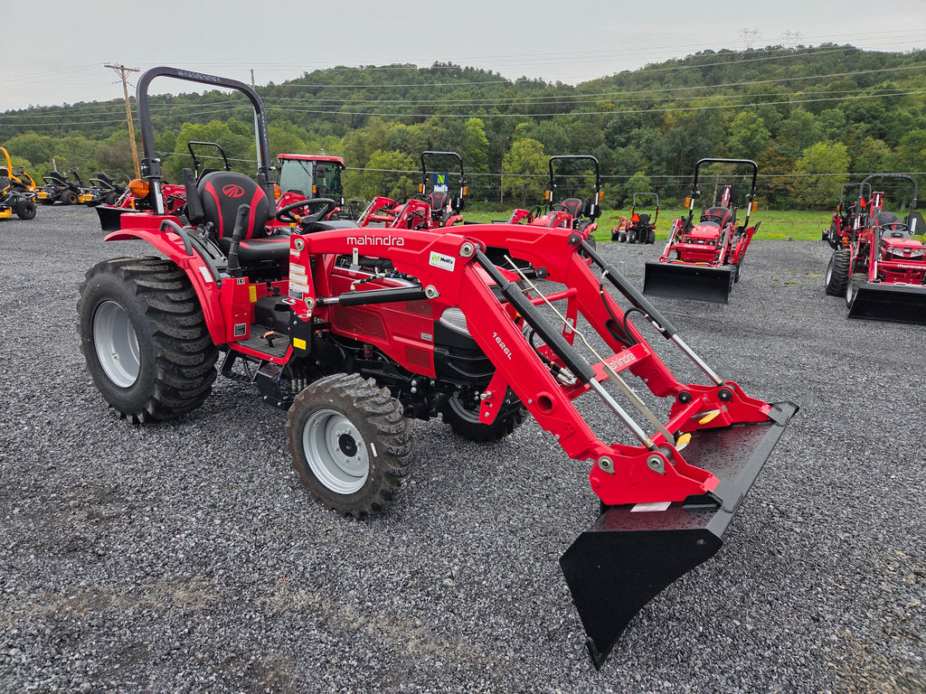 Mahindra 1626 Hst Tractor w/ Loader