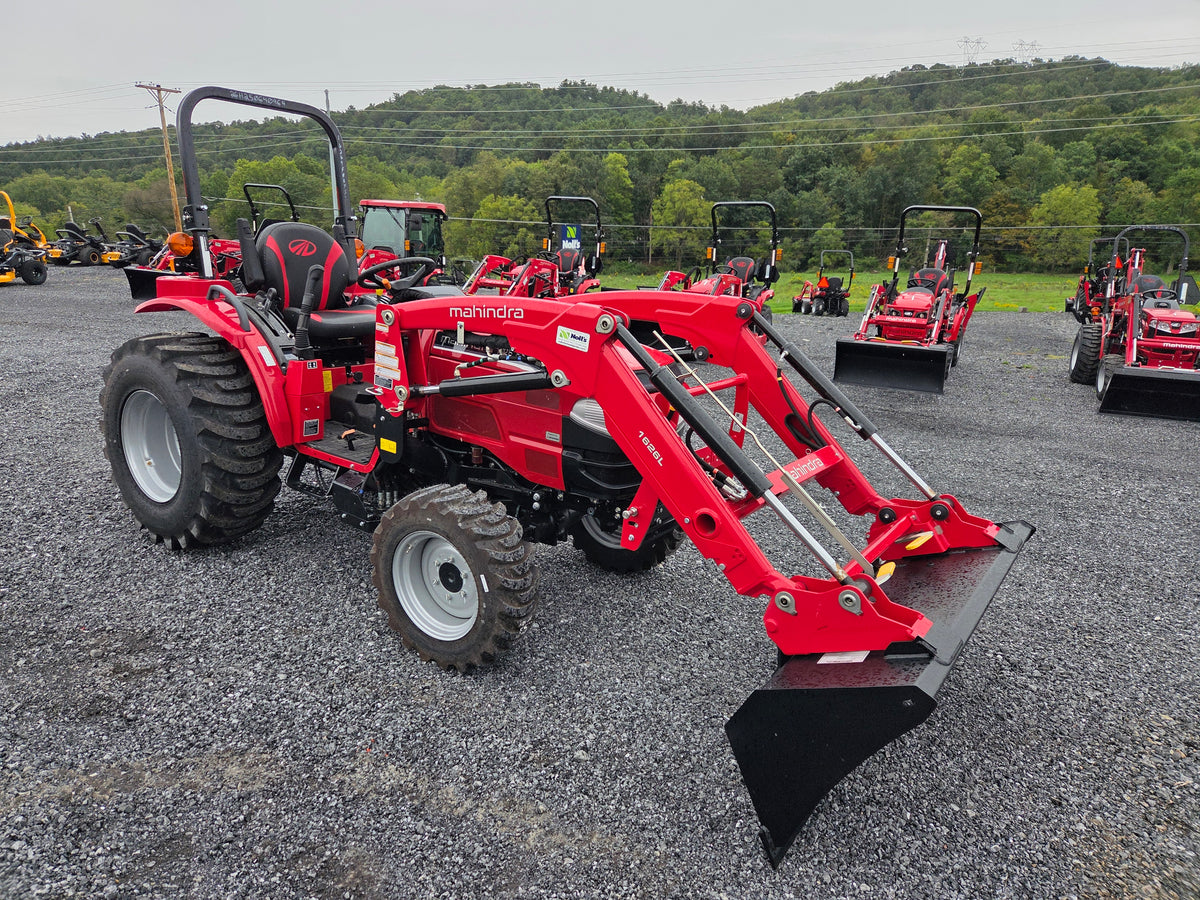 Mahindra 1626 Hst Tractor w/ Loader