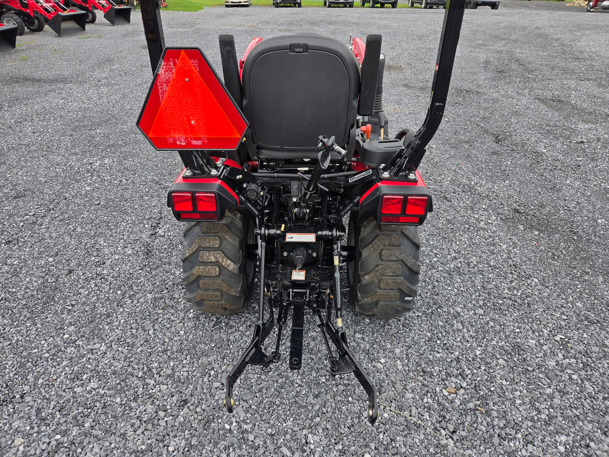 Mahindra 1120 Hst Tractor w/ Loader