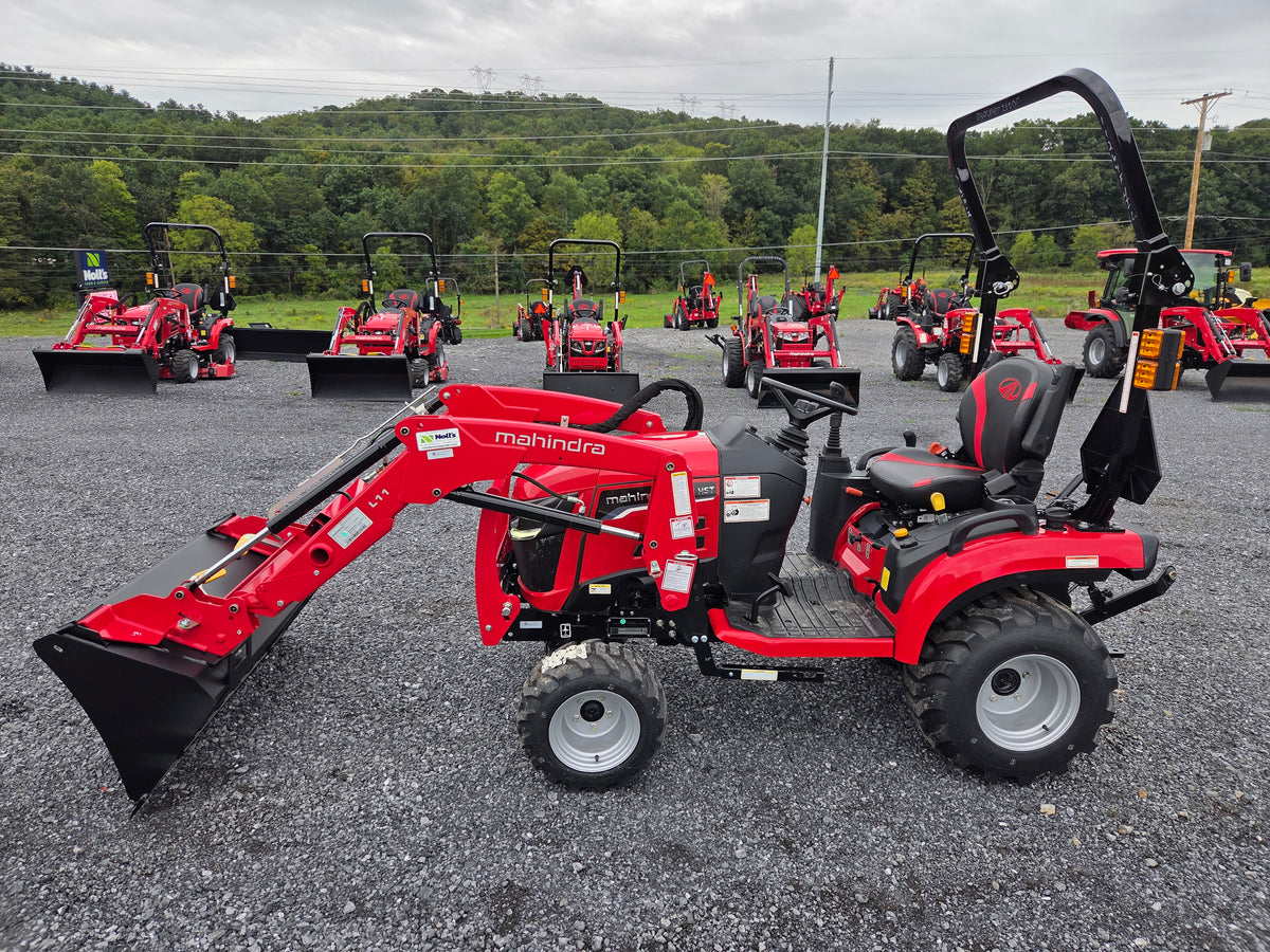 Mahindra 1126 HST Tractor w/ Loader