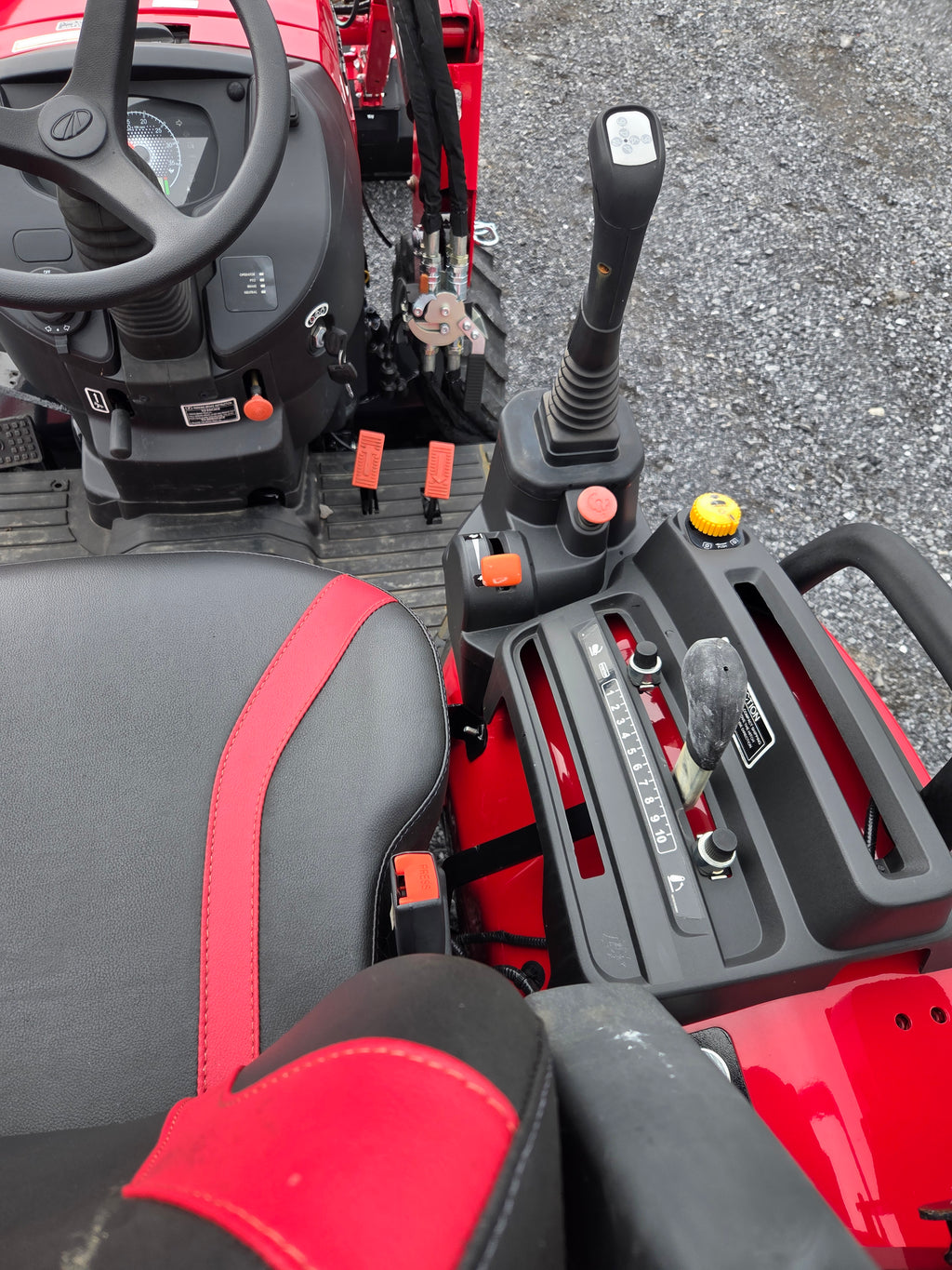 Mahindra 2126 Hst Tractor w/ Loader and Backhoe