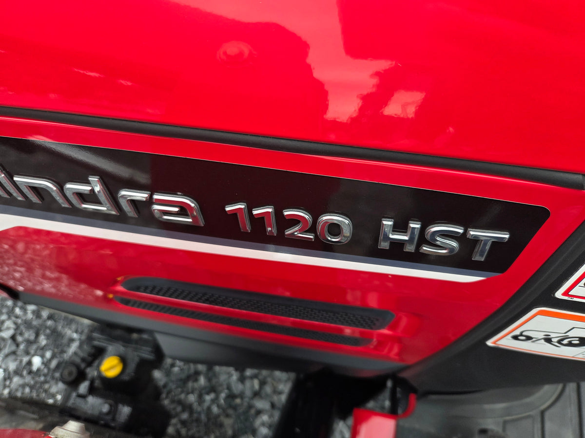 Mahindra 1120 Hst Tractor w/ Loader