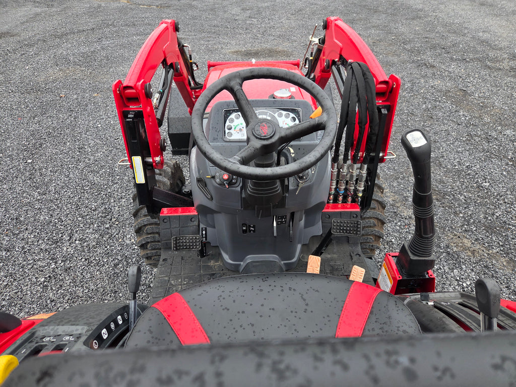 Mahindra 1626 Hst Tractor w/ Loader