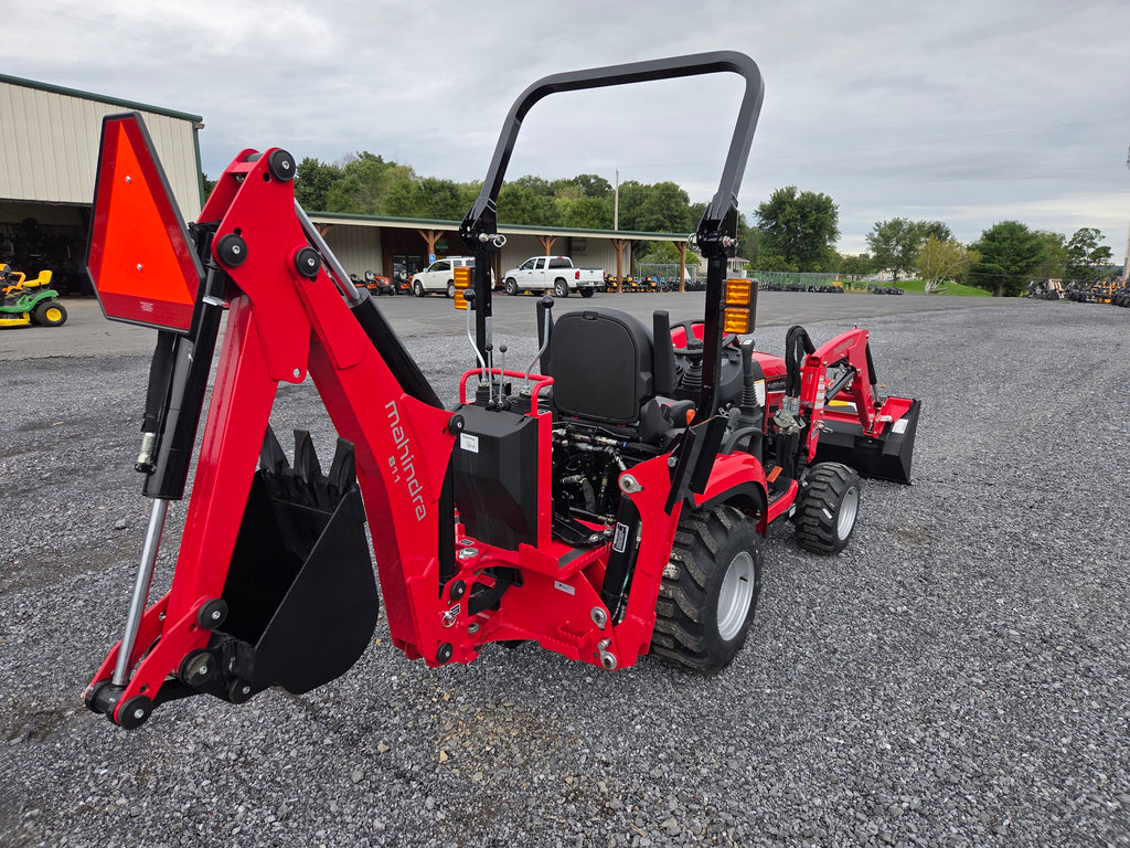 Mahindra 1120 Hst Tractor w/ Loader and Backhoe