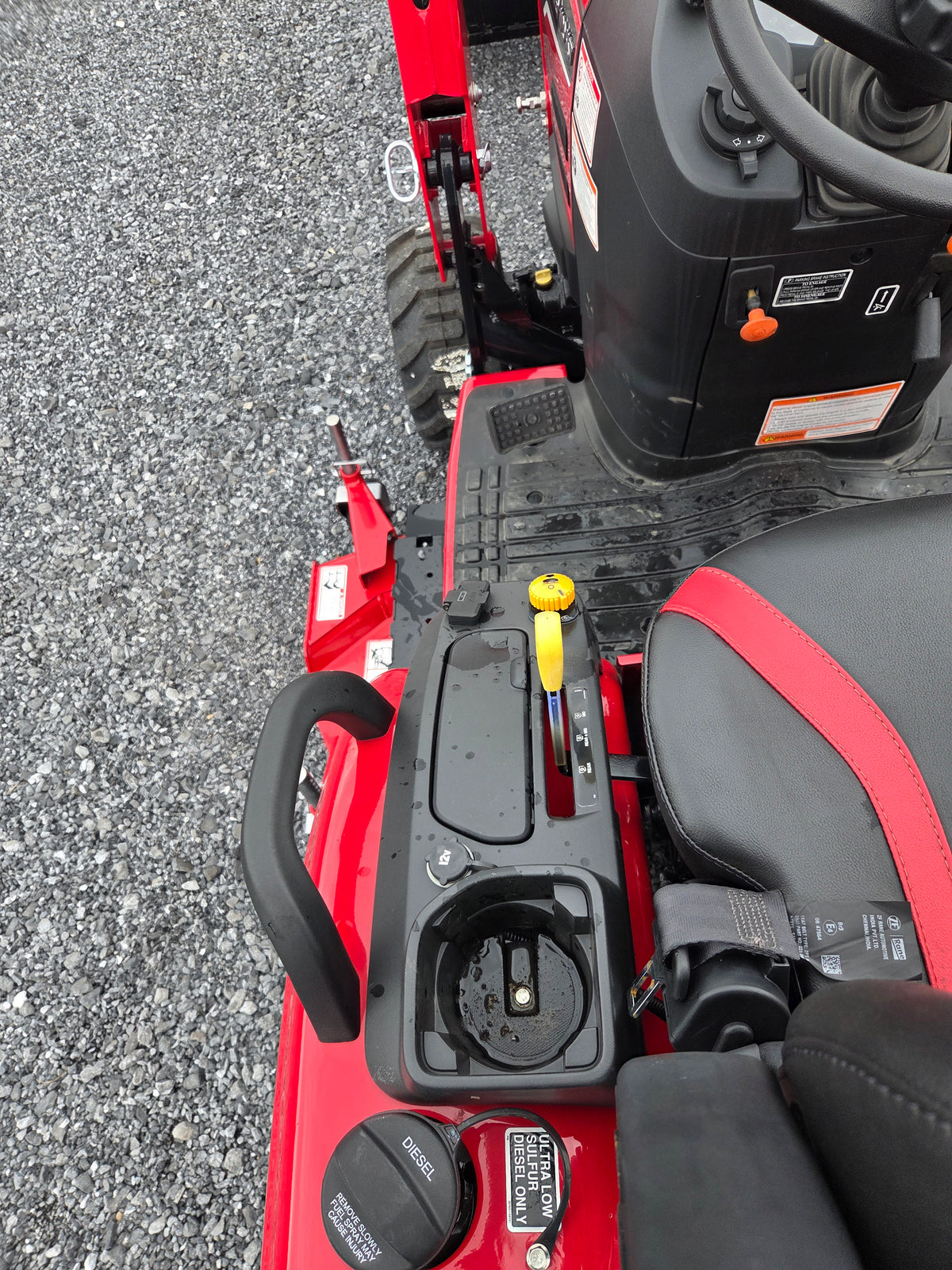 Mahindra 1120 Hst Tractor w/ Loader and 54" Mower