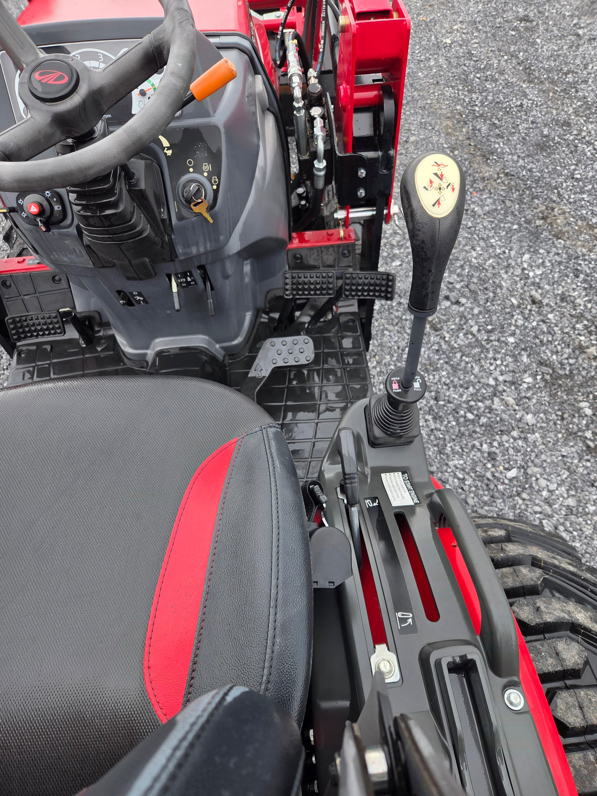 Mahindra Max 26XLT Hst Tractor w/ Loader and Backhoe