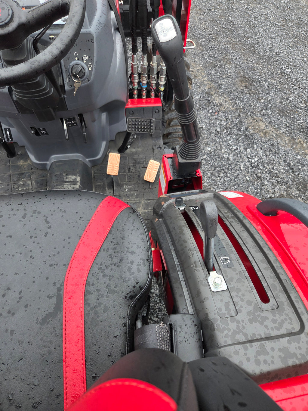Mahindra 1626 Hst Tractor w/ Loader