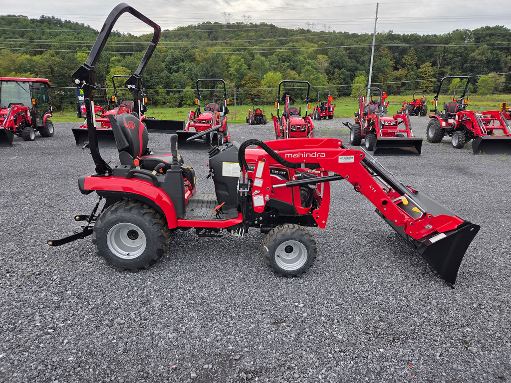 Mahindra 1120 Hst Tractor w/ Loader