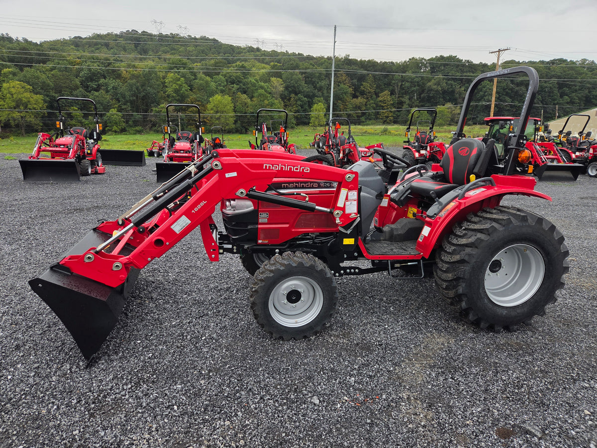 Mahindra 1626 Hst Tractor w/ Loader