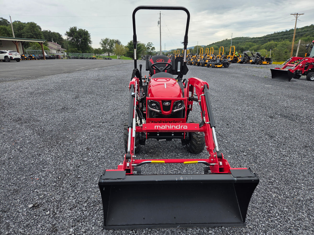Mahindra 1120 Hst Tractor w/ Loader