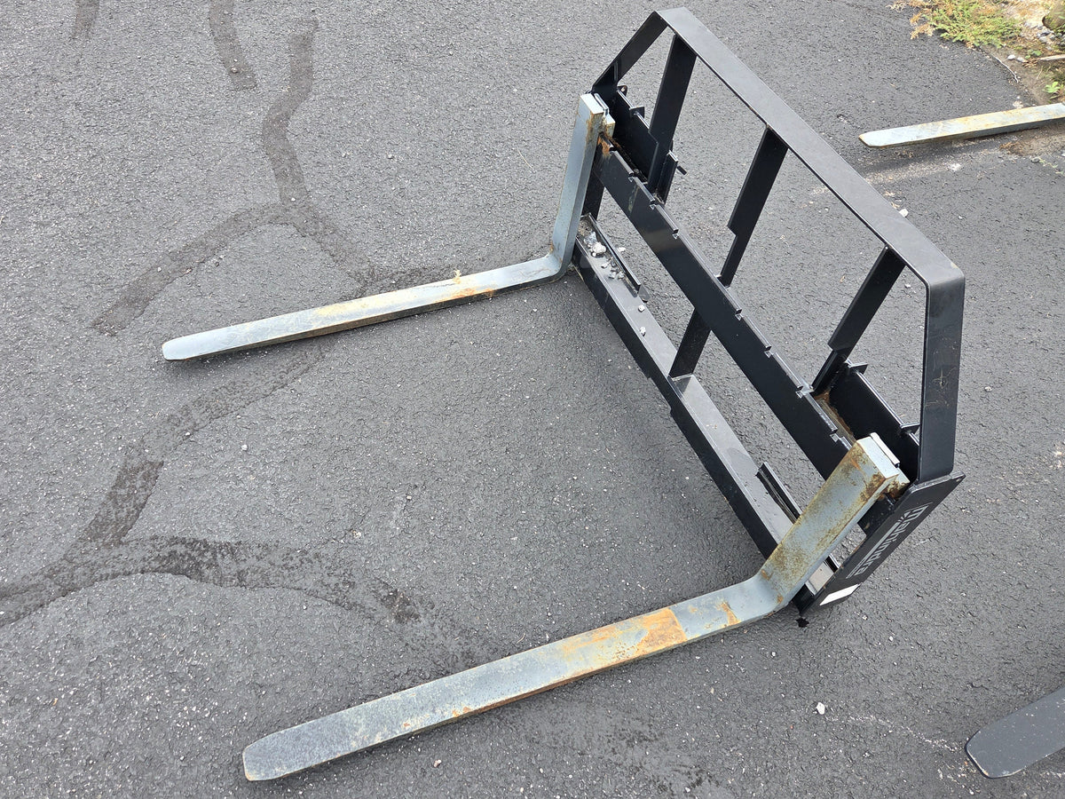 Mahindra Pallet Forks 2300 LB