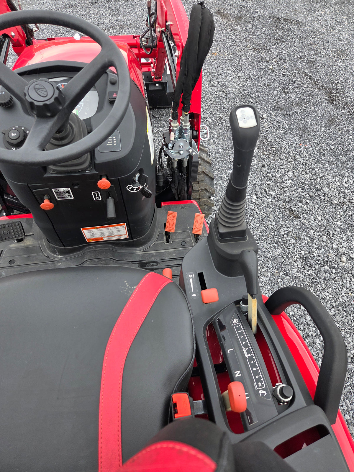 Mahindra 1120 Hst Tractor w/ Loader