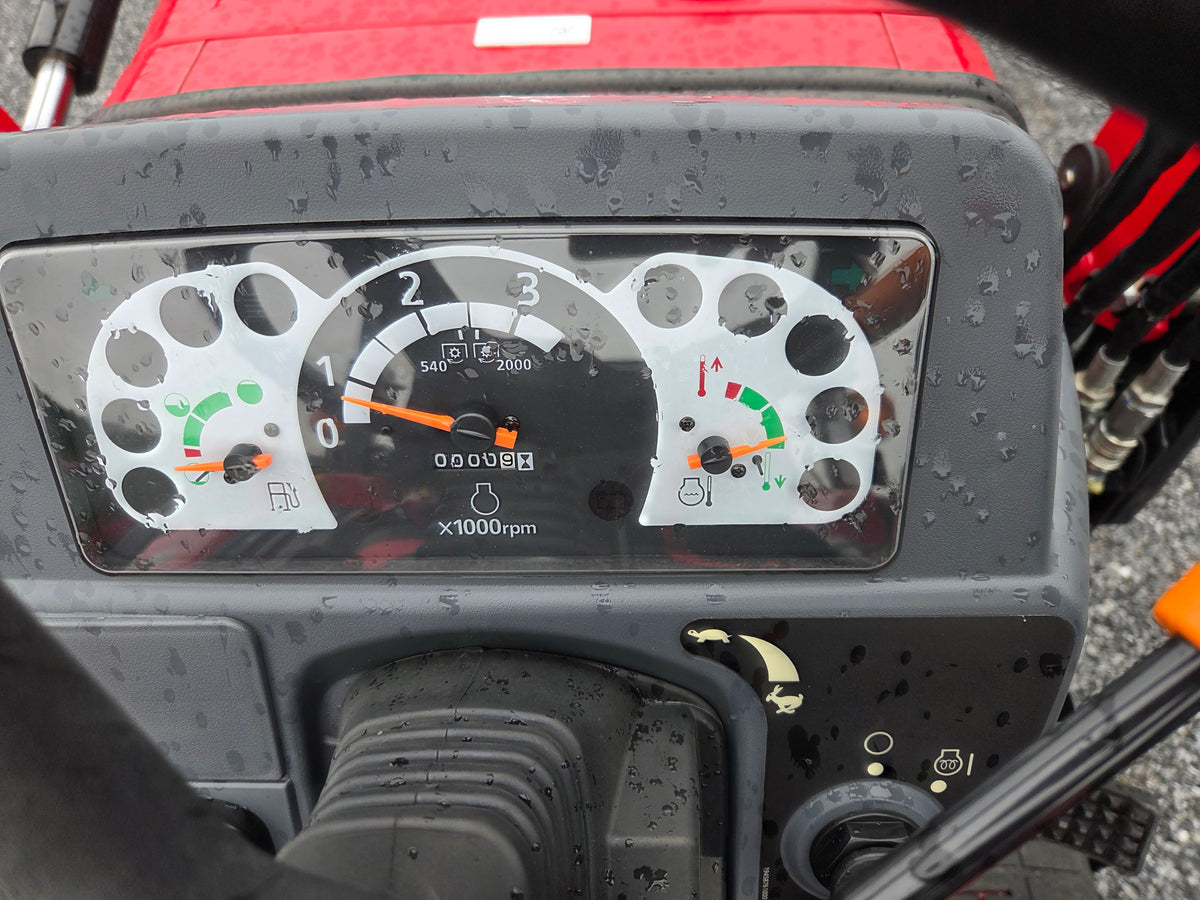 Mahindra 1626 Hst Tractor w/ Loader