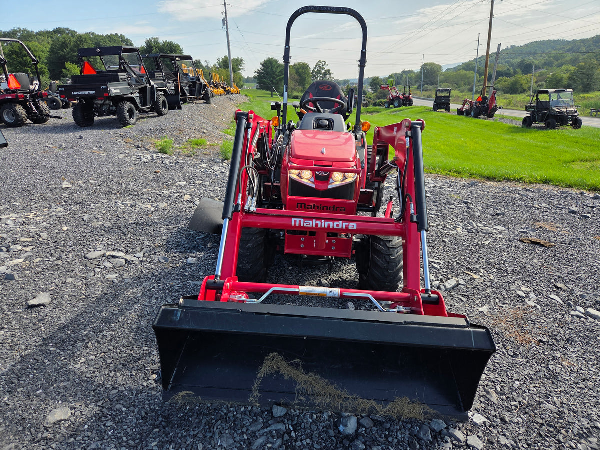 Mahindra MAX 26XLT HST Tractor