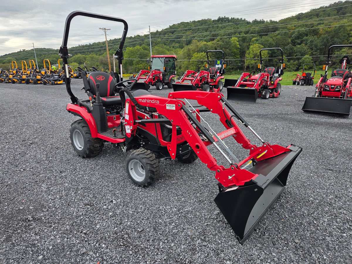 Mahindra 1120 Hst Tractor w/ Loader