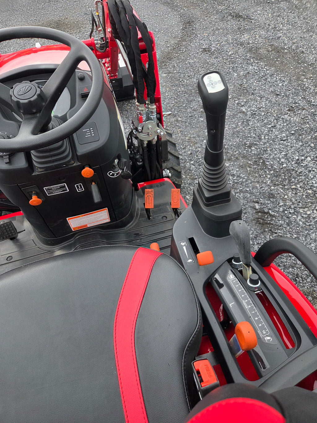 Mahindra 1120 Hst Tractor w/ Loader and Backhoe