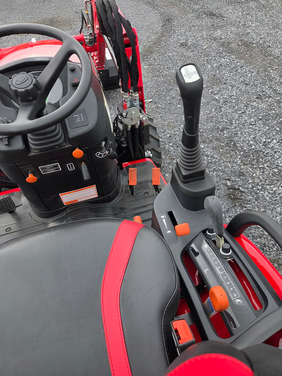 Mahindra 1120 Hst Tractor w/ Loader and Backhoe