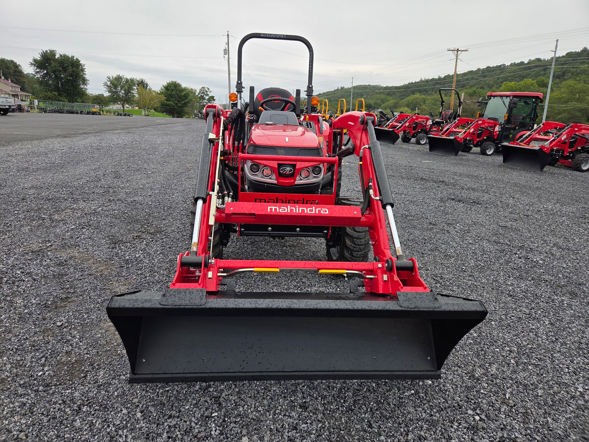 Mahindra 1626 Hst Tractor w/ Loader