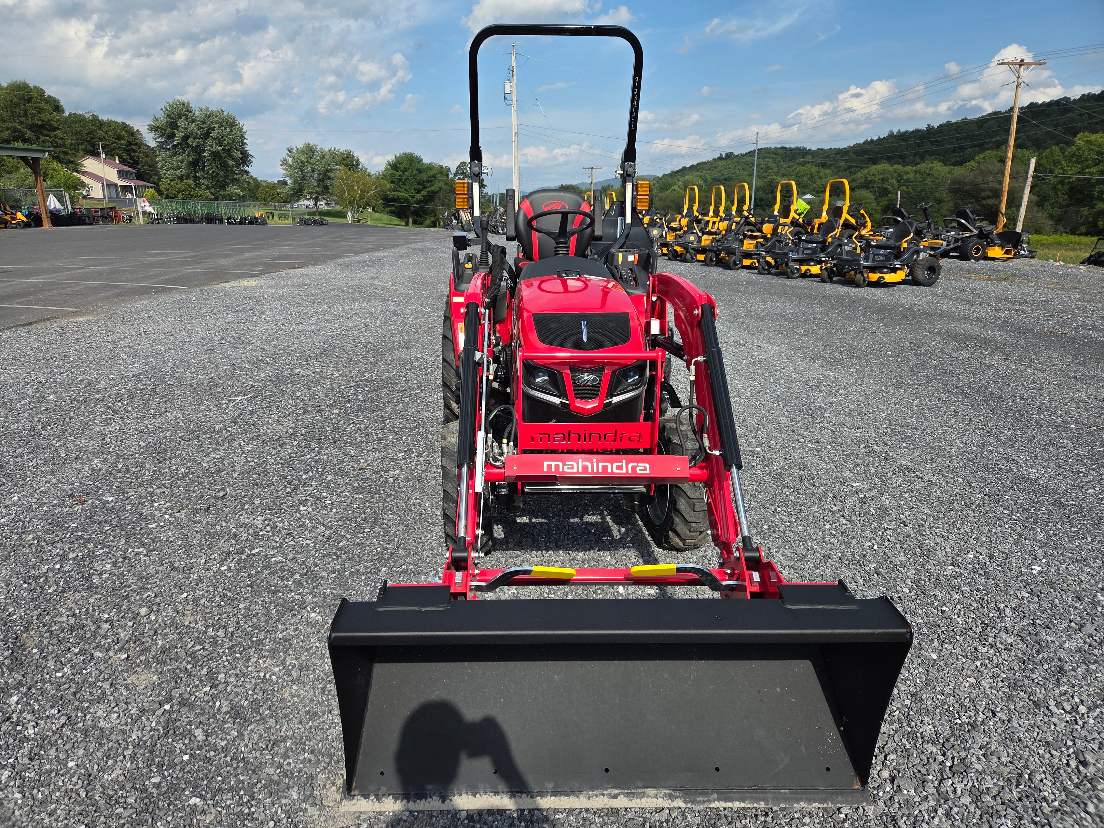 Mahindra 2123 HST Tractor with Loader