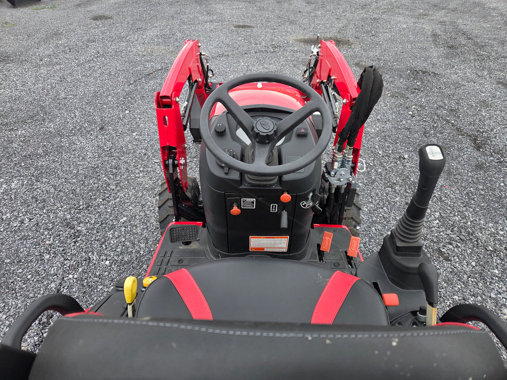 Mahindra 1120 Hst Tractor w/ Loader