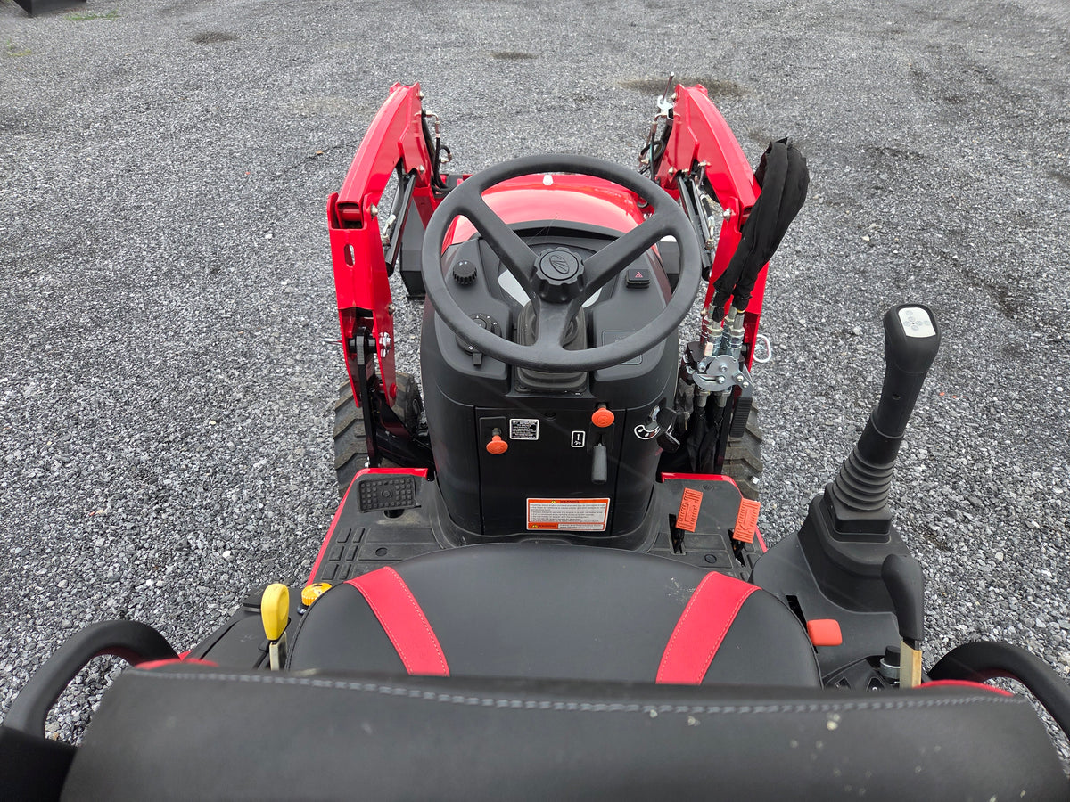 Mahindra 1120 Hst Tractor w/ Loader
