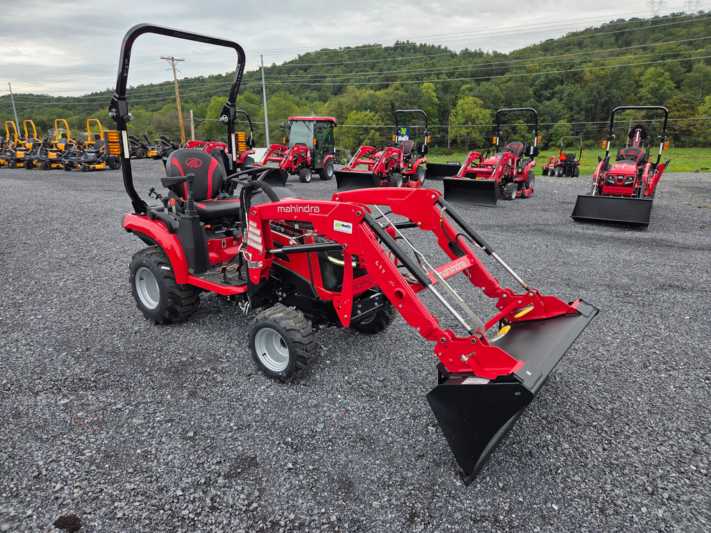 Mahindra 1126 HST Tractor w/ Loader