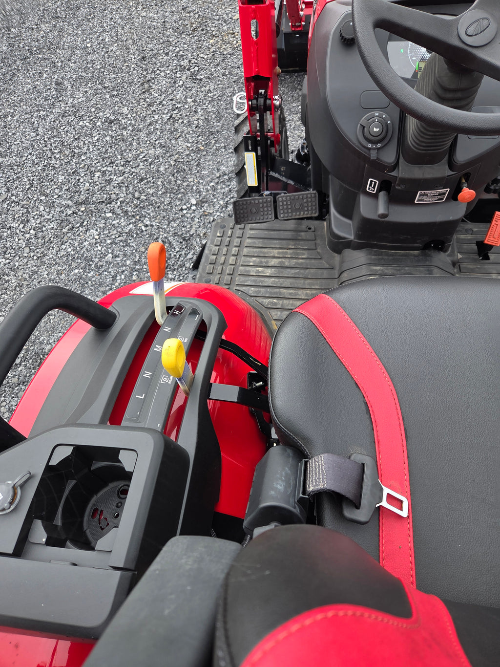 Mahindra 2126 Hst Tractor w/ Loader and Backhoe