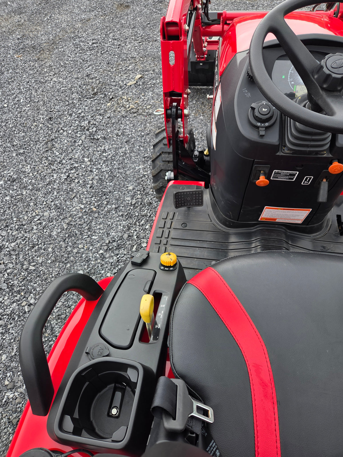 Mahindra 1120 Hst Tractor w/ Loader and Backhoe